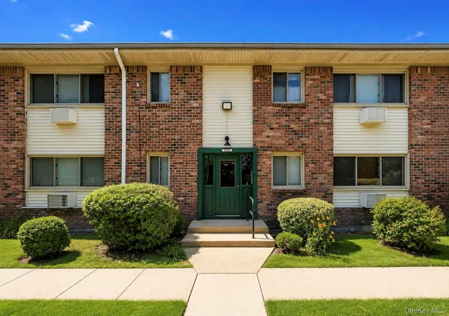 Photo 1 of Condo for sale at 2439 Union Blvd #3A, Islip, NY 11751 | MLS# 1054259 | Listing updated on 2026-09-29
