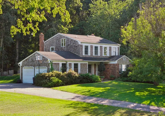 Photo 2 of Single family home for sale at 6 Turtle Pond Rd, Southampton, NY 11968 | MLS# 1054275 | Listing updated on 2026-10-02