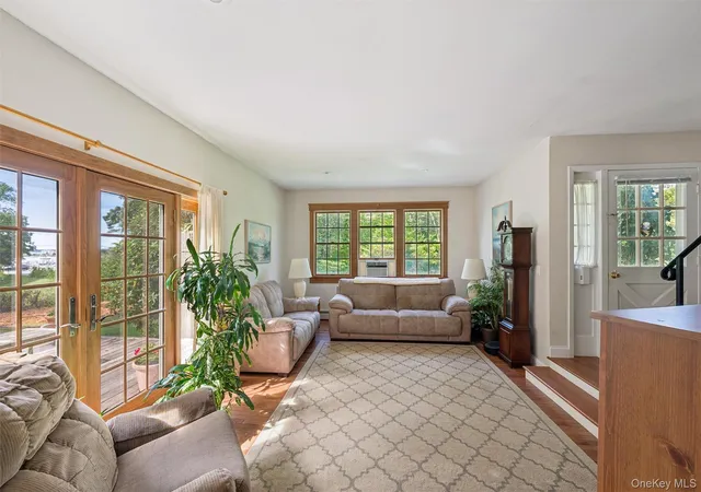 Photo 4 of Single family home for sale at 6 Turtle Pond Rd, Southampton, NY 11968 | MLS# 1054275 | Listing updated on 2026-10-02