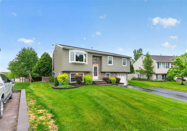 Photo 1 of Single family home for sale at 5 Columbia Cir, Woodbury, NY 10930 | MLS# 1054281 | Listing updated on 2026-09-24