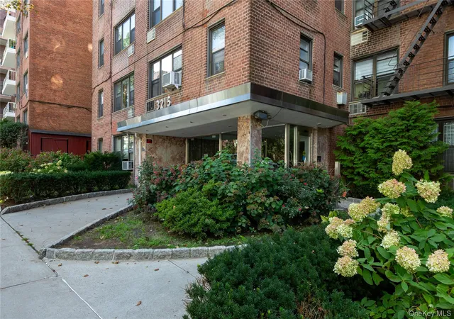 Photo 2 of Condo for sale at 3215 Arlington Ave #2A, New York, NY 10463 | MLS# 1054290 | Listing updated on 2026-10-08