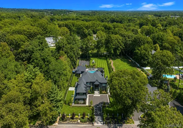 Photo 4 of Single family home for sale at 13 Sleepy Holw Ln, Huntington, NY 11746 | MLS# 1054317 | Listing updated on 2026-10-06