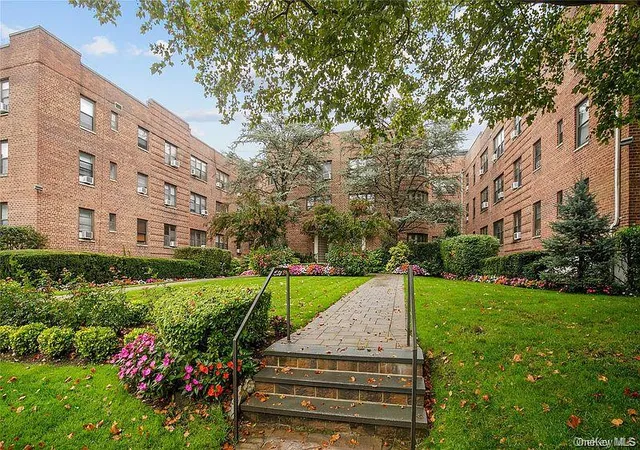 Condo for sale at 15 Canterbury Rd #C10, North Hempstead, NY 11021 | MLS# 1054330