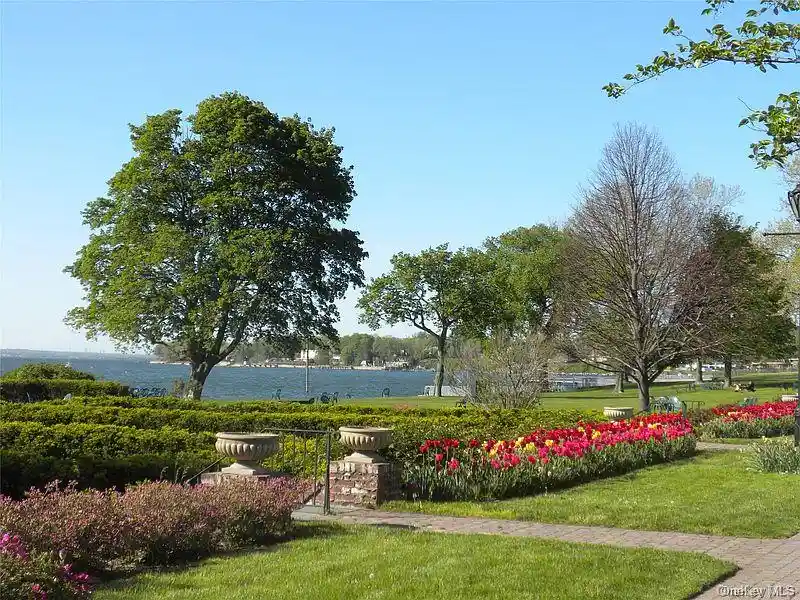 Listing Photo 22 - Condo for sale in 15 Canterbury Rd located at 15 Canterbury Rd, Great Neck, NY 11021 - Unit #C10