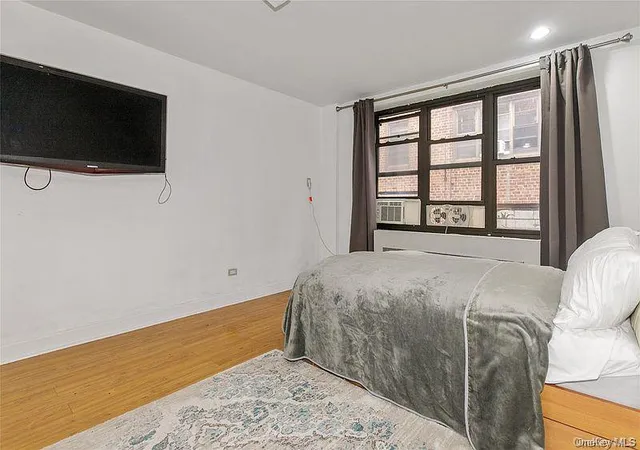 Photo 4 of House for sale at 15 Canterbury Rd #C10, North Hempstead, NY 11021 | MLS# 1054330 | Listing updated on 2026-09-29