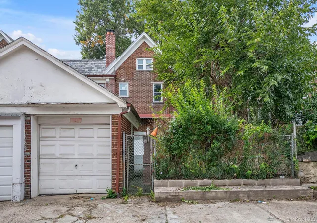 Photo 3 of Multi family home for sale at 33 25 88th Street, New York, NY 11372 | MLS# 1054331 | Listing updated on 2026-10-12