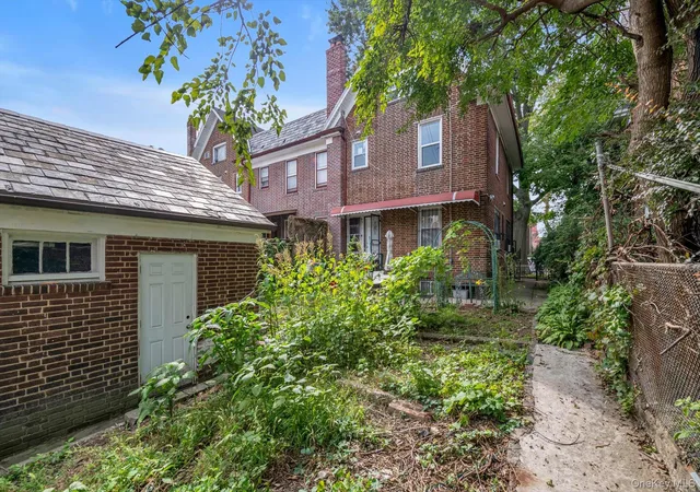 Photo 3 of House for sale at 33-25 88th Street, New York, NY 11372 | MLS# 1054331 | Listing updated on 2026-10-12