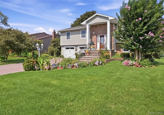 Photo 1 of Single family home for sale at 121 Drake Ct, Islip, NY 11795 | MLS# 1054341 | Listing updated on 2026-09-28