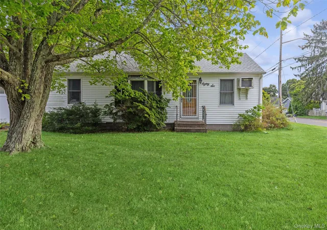 Photo 1 of Single family home for sale at 86 Log Rd, Brookhaven, NY 11772 | MLS# 1054342 | Listing updated on 2026-09-25