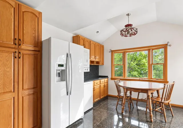 Photo 4 of Single family home for sale at 86 Log Rd, Brookhaven, NY 11772 | MLS# 1054342 | Listing updated on 2026-09-25