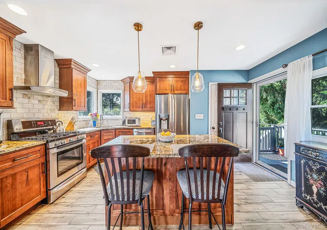 Photo 3 of Single family home for sale at 39 Plandome Rd, Brookhaven, NY 11789 | MLS# 1054347 | Listing updated on 2026-09-28