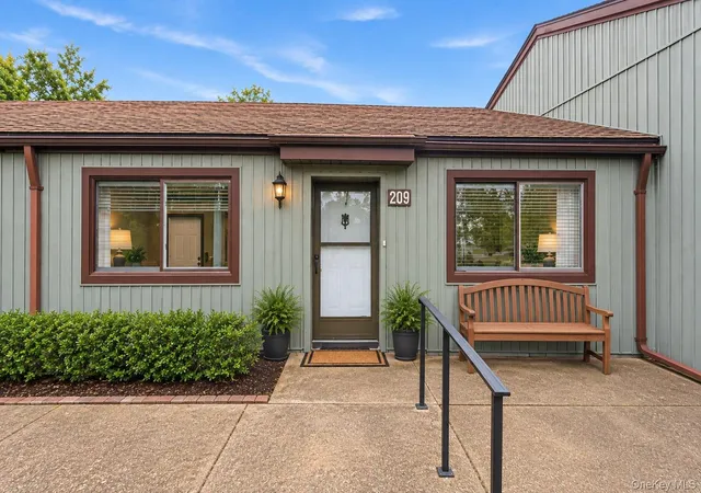 Photo 3 of Condo for sale at 209 Strathmore Gate Dr, Brookhaven, NY 11790 | MLS# 1054350 | Listing updated on 2026-10-04