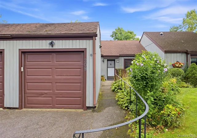 Photo 3 of Condo for sale at 209 Strathmore Gate Dr, Brookhaven, NY 11790 | MLS# 1054350 | Listing updated on 2026-10-04