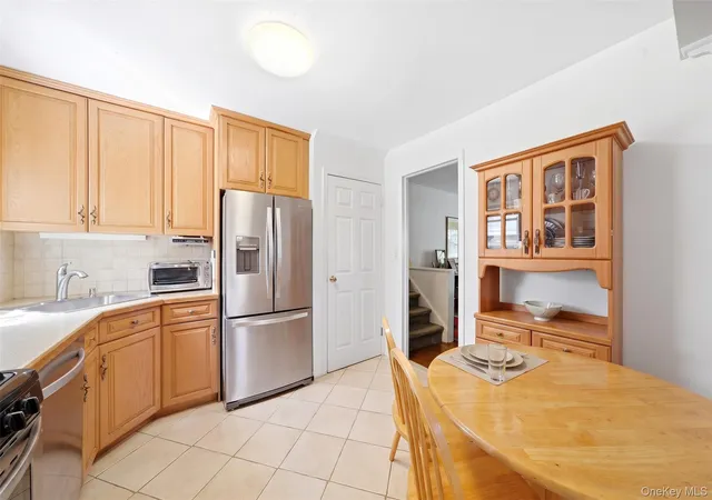 Photo 3 of Single family home for sale at 5 Roxbury Rd, North Hempstead, NY 11050 | MLS# 1054362 | Listing updated on 2026-10-05