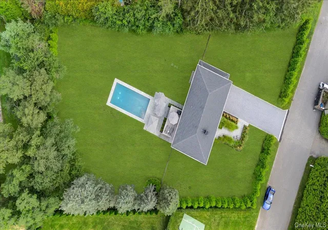 Photo 1 of Single family home for sale at 40 Knollwood Dr, Southampton, NY 11968 | MLS# 1054363 | Listing updated on 2026-10-07