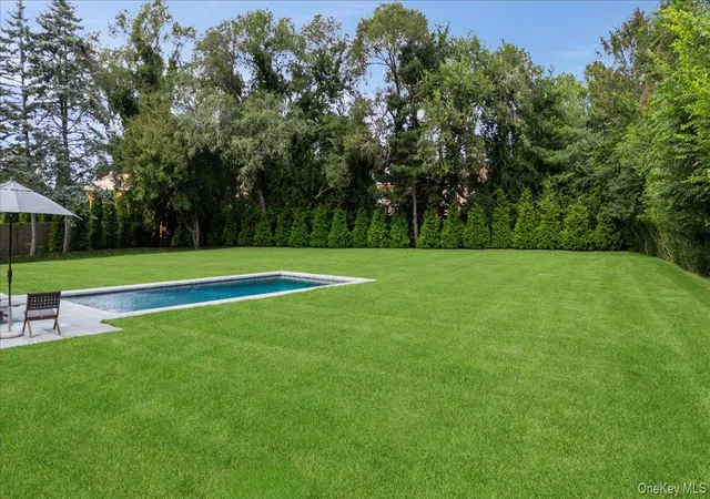 Photo 3 of Single family home for sale at 40 Knollwood Dr, Southampton, NY 11968 | MLS# 1054363 | Listing updated on 2026-10-07