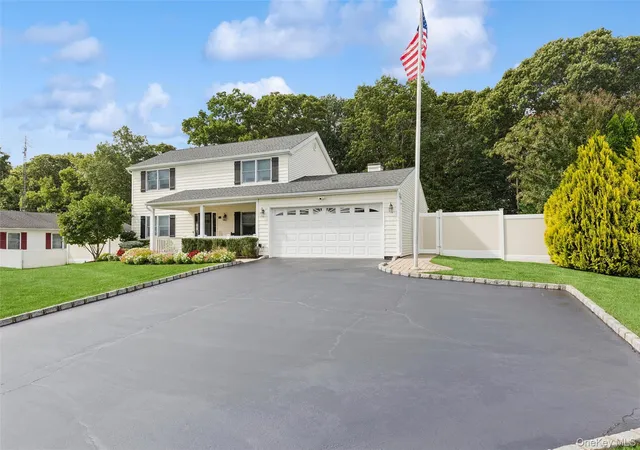 Photo 2 of Single family home for sale at 39 Hargrove Dr, Brookhaven, NY 11790 | MLS# 1054366 | Listing updated on 2026-09-25