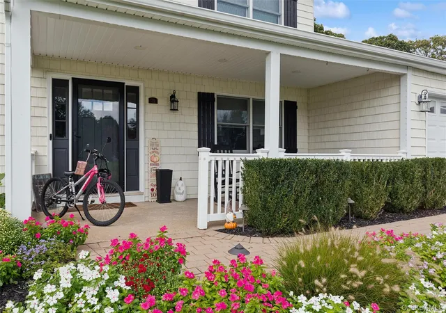 Photo 4 of Single family home for sale at 39 Hargrove Dr, Brookhaven, NY 11790 | MLS# 1054366 | Listing updated on 2026-09-25