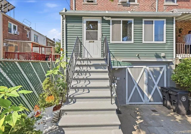 Photo 3 of House for sale at 3309 Hone Ave, New York, NY 10469 | MLS# 1054369 | Listing updated on 2026-10-01