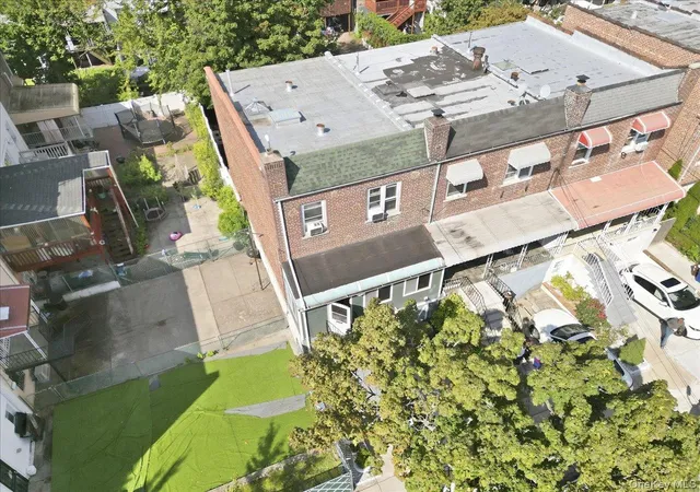 Photo 4 of House for sale at 3309 Hone Ave, New York, NY 10469 | MLS# 1054369 | Listing updated on 2026-10-01