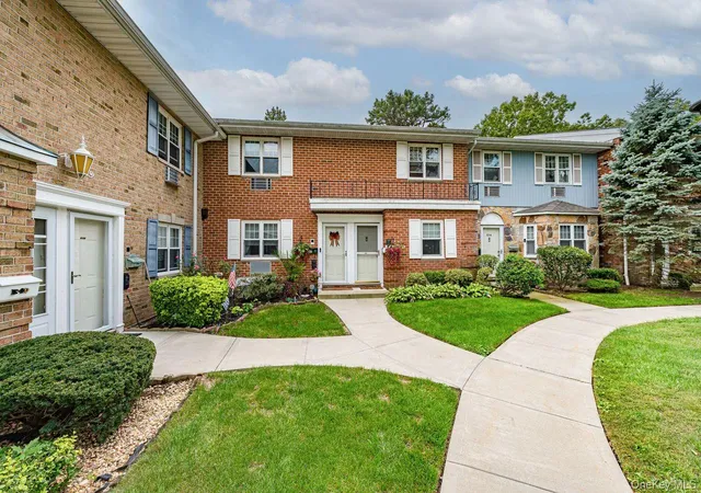 Condo for sale at 14 Glen Holw Dr #E37, Brookhaven, NY 11742 | MLS# 1054382