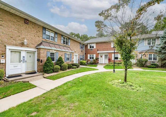 Photo 1 of House for sale at 14 Glen Holw Dr #E37, Brookhaven, NY 11742 | MLS# 1054382 | Listing updated on 2026-09-30