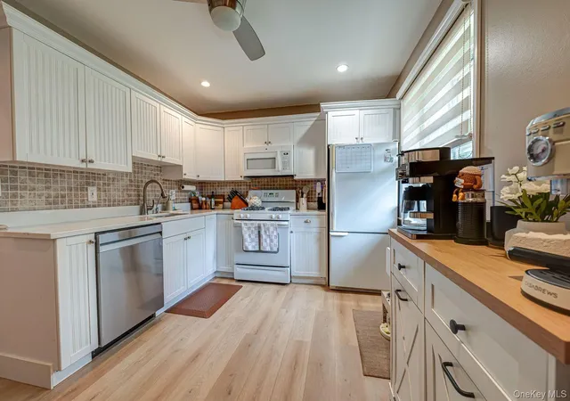 Photo 3 of House for sale at 14 Glen Holw Dr #E37, Brookhaven, NY 11742 | MLS# 1054382 | Listing updated on 2026-09-30