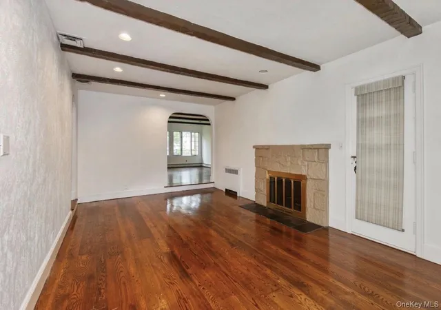 Photo 3 of Single family home for sale at 85 Oxford Blvd, North Hempstead, NY 11023 | MLS# 1054386 | Listing updated on 2026-10-04