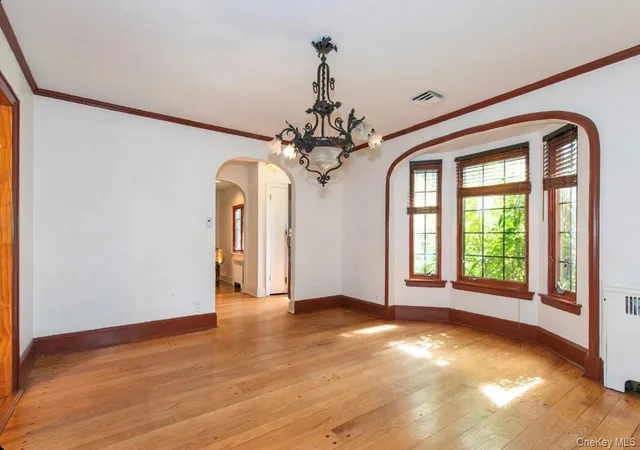 Photo 4 of Single family home for sale at 85 Oxford Blvd, North Hempstead, NY 11023 | MLS# 1054386 | Listing updated on 2026-10-04