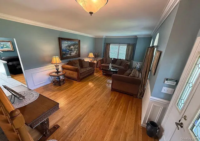 Photo 3 of Single family home for sale at 8 Ashford Ln, Huntington, NY 11743 | MLS# 1054409 | Listing updated on 2026-10-08