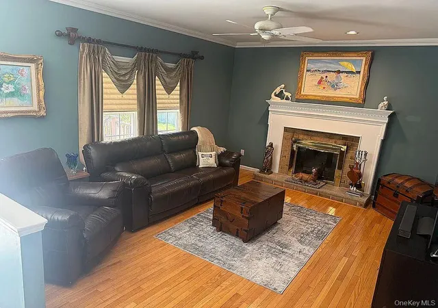 Photo 4 of Single family home for sale at 8 Ashford Ln, Huntington, NY 11743 | MLS# 1054409 | Listing updated on 2026-10-08