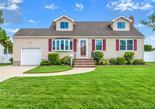 Photo 1 of Single family home for sale at 719 3rd Street, West Babylon, NY 11704 | MLS# 1054421 | Listing updated on 2026-09-27