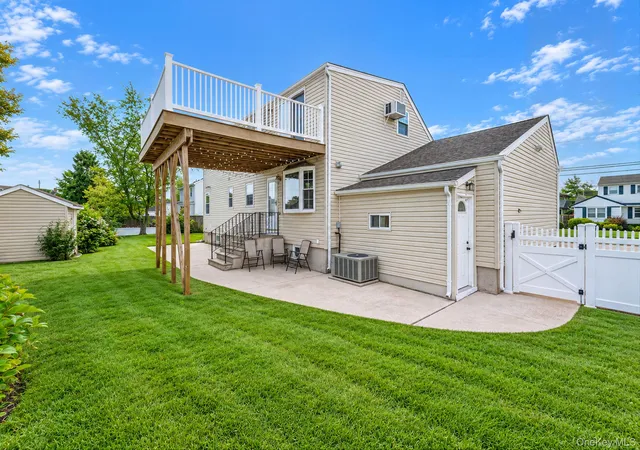 Photo 3 of Single family home for sale at 719 3rd Street, West Babylon, NY 11704 | MLS# 1054421 | Listing updated on 2026-09-27