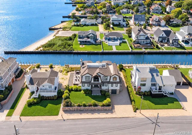 Photo 1 of Single family home for sale at 36 Shinnecock Rd, Southampton, NY 11942 | MLS# 1054434 | Listing updated on 2026-09-29