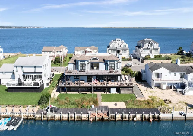 Photo 3 of Single family home for sale at 36 Shinnecock Rd, Southampton, NY 11942 | MLS# 1054434 | Listing updated on 2026-09-29