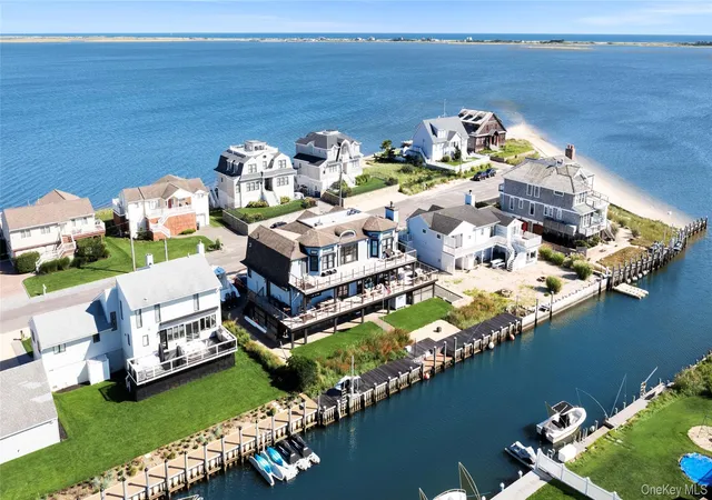 Photo 4 of Single family home for sale at 36 Shinnecock Rd, Southampton, NY 11942 | MLS# 1054434 | Listing updated on 2026-09-29