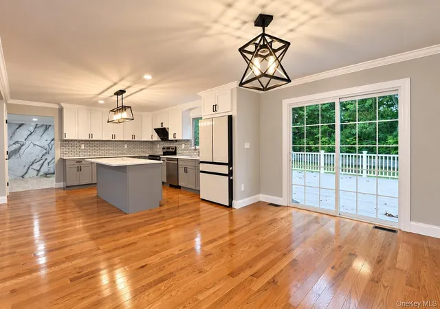 Photo 3 of Single family home for sale at 140 Seaman Neck Rd, Huntington, NY 11746 | MLS# 1054477 | Listing updated on 2026-09-30