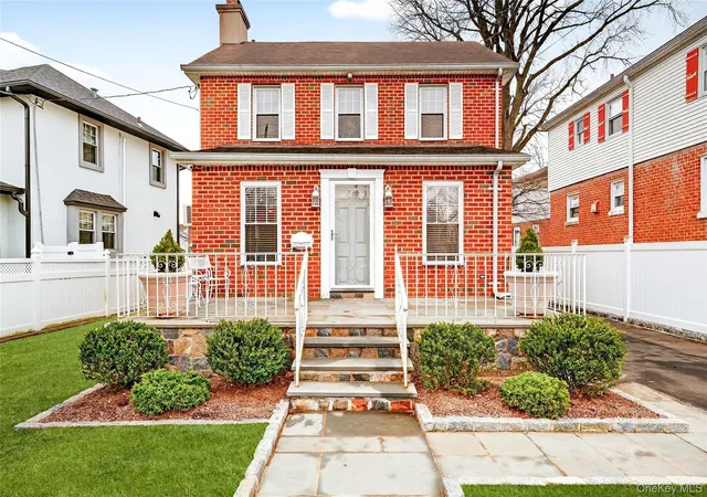 Photo 2 of Single family home for sale at 3334 Country Clb Rd, New York, NY 10465 | MLS# 1054478 | Listing updated on 2026-09-29