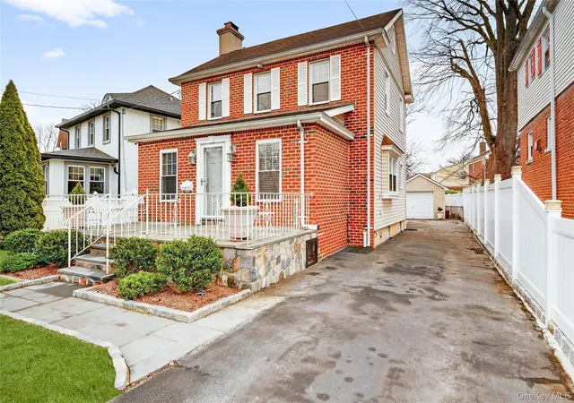 Photo 3 of Single family home for sale at 3334 Country Clb Rd, New York, NY 10465 | MLS# 1054478 | Listing updated on 2026-09-29