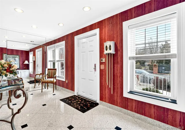 Photo 4 of Single family home for sale at 3334 Country Clb Rd, New York, NY 10465 | MLS# 1054478 | Listing updated on 2026-09-29