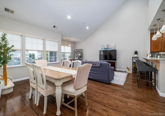 Listing Photo 5 - Condo for sale in building located at 50 Wexford Ln, Hempstead, NY 11572