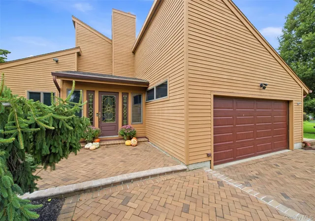 Photo 3 of Single family home for sale at 16 Bridle Path Ln, Brookhaven, NY 11777 | MLS# 1054498 | Listing updated on 2026-10-04