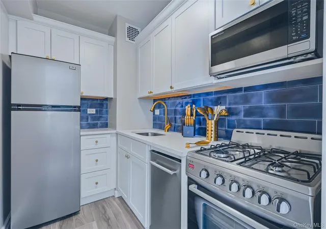 Listing Photo 4 - Condo for sale in building located at 3475 Greystone Ave, New York, NY 11238 - Unit #7F