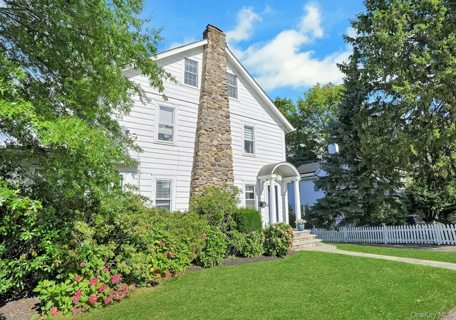 Photo 3 of Sale Pending at 617 Munro Ave, Mamaroneck, NY 10543 | MLS# 1054520 | Listing updated on 2026-10-09