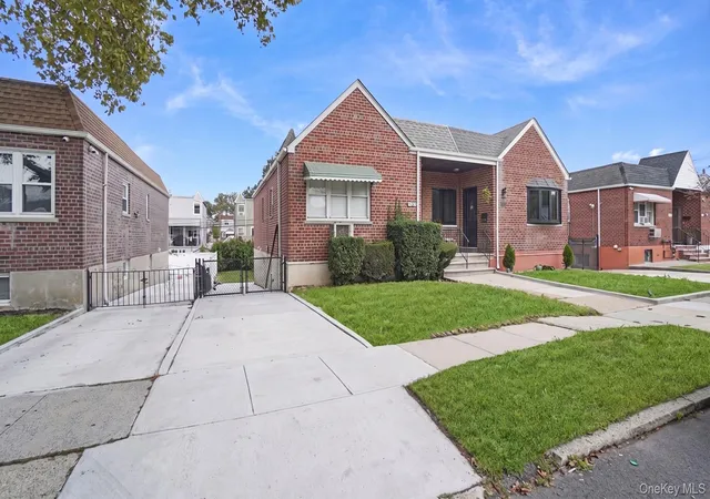 Photo 3 of Single family home for sale at 1008 Huntington Ave, New York, NY 10465 | MLS# 1054529 | Listing updated on 2026-10-01