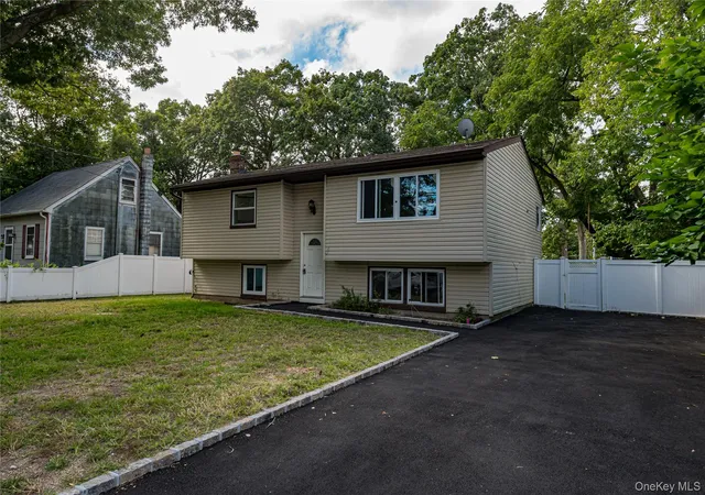 Photo 3 of Single family home for sale at 84 N 17th Street, Babylon, NY 11798 | MLS# 1054531 | Listing updated on 2026-09-25