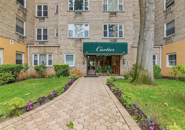 Condo for sale at 21 Bond St #3J, North Hempstead, NY 11021 | MLS# 1054542