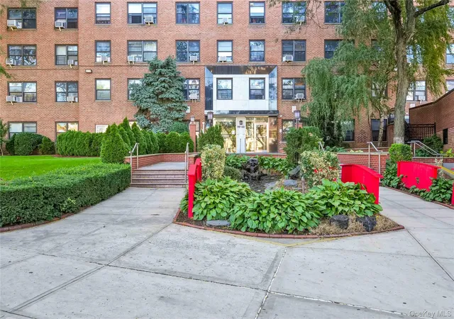 Listing Photo 2 - Condo for sale in building located at 99-40 63Rd Rd, New York, NY 11374 - Unit #9D