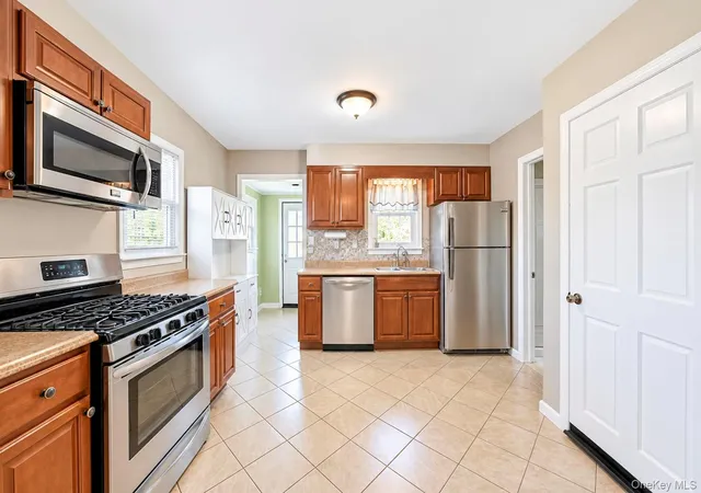 Photo 4 of Single family home for sale at 2930 Stevens St, Hempstead, NY 11572 | MLS# 1054552 | Listing updated on 2026-10-07
