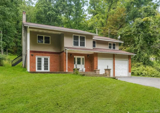 Photo 2 of Single family home for sale at 323 Roosa Gap Rd, Mamakating, NY 12721 | MLS# 1054553 | Listing updated on 2026-10-04